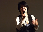 比屋定篤子さんがCMソングなどを披露－石垣で初ライブ