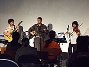 京都のアコースティックデュオが演奏－石垣発「つんだみ」ブランドPRで