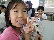 西表島産の黒米を使った黒米粉パン、2月から学校給食に