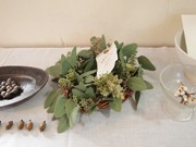冬の室内を飾るリース＆キャンドル展－自由が丘のカフェ「イカニカ」で