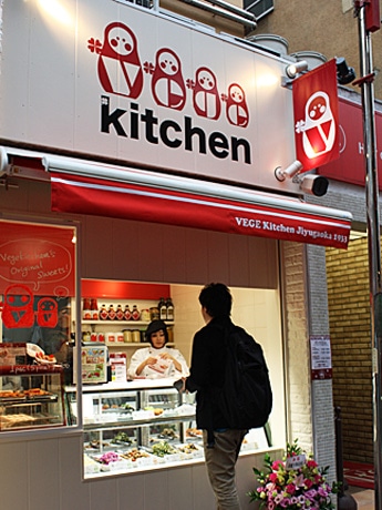 自由が丘駅前のデリ「ベジキチ」がリニューアル－丘ばちスイーツも登場