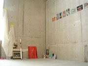 約5畳分のアートスペースから金沢の現代アートを発信