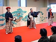 伝統芸能「加賀万歳」で新年初笑い－金沢の能楽美術館で