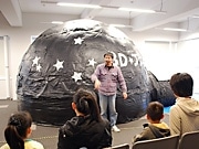 自作プラネタリウム工房、金沢の図書館で出張上映－すべて一人で操作