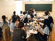 NPO「タテマチ大学」に「部活」と「ゼミ」－「キレイ部」初回はメーク実習