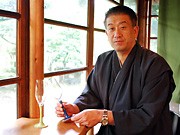 金沢・老舗窯元の九谷焼シャンパングラスが人気に－和洋融合と高級路線で注目