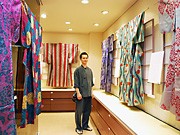 竪町の呉服店で「時代銘仙展」－アンティーク着物で人気の銘仙を展示
