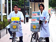 「出稼げば大富豪」－金沢でゲリラキャンペーン、貧乏大学院生が自著をPR