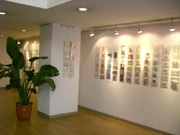 80人の手作りポストカード展－売り上げ上位3人に個展開催権も