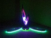 四条烏丸の街に「光の森」－木の新オフィスビルでネオンアート