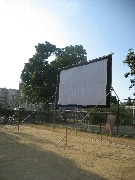 鴨川河川敷で野外映画上映会「カモシネマ」－大学生団体が主催