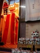 銭湯に高さ2メートルの巨大招き猫－期間限定「招喜湯」で