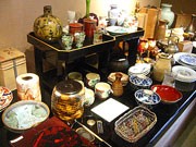 京町家を改装したギャラリーで「小道具・骨董市」－岡山からの出品多数