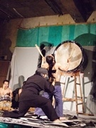 書家・吉田直未さんと和太鼓バチホリックが共演－京都木屋町で「打墨」