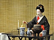 伊右衛門「秋のお茶会」7回目の開催へ－紅葉とお茶、京舞を楽しむ