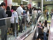 地下鉄四条駅に「コトチカ」、待望のオープン－クリスピーに4時間の列も