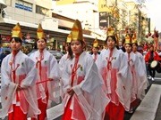 四条通で「えびす船」巡行－七福神に福娘らが福届ける
