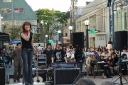 公園の歌姫、あさみちゆきさんが熱唱－吉祥寺音楽祭の一環で