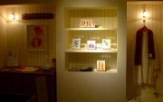 北欧の色合いが特徴の木版画－レディス店のクリスマスフェアで販売