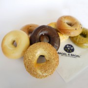 ディラ三鷹に「ベーグルベーグル」－豆乳やバジルチーズも