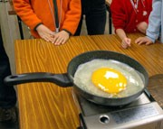 井の頭自然文化園で「鳥々色々」－鳥の面白さ紹介、ダチョウの卵観察も