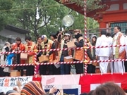 生田神社で節分祭－長谷川穂積選手らが豆まき、ガガガSPライブも