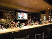神戸・元町商店街に「ガンダムバー」－合言葉は「ジークジオン！」