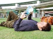 「神戸震災復興記念公園」開園プレイベント－芝生の上で読書やサッカー