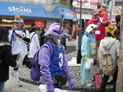 神戸・三宮で「HAPPYゴミ拾いリレー」－大阪から鹿児島までタスキつなぐ