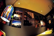 神戸のバー「我楽多」で写真展－若いクリエーターに発表の場を