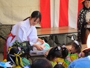三宮の街に「ハッピー、カモーン！」－子ども50人が仮装パレード