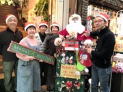 等身大サンタ人形が願い事を募集－三宮センター街の専門店が企画