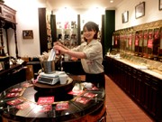 三宮・さんちかに喫茶「神戸珈琲物語」－コーヒー豆ひき売り店も併設