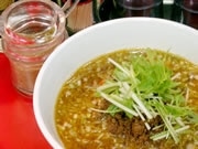 「金胡麻ラーメン」が女性に人気の担担麺店－昼も営業開始