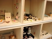 作品を委託販売するレンタルボックス、京橋のガラス工芸専門店に登場