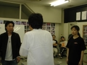 劇団往来が「セチュアンの善人」のけいこ－吉本若手や元OSK若木志帆さんが客演