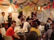 京橋の英会話カフェが半周年でポットラックパーティー、40人が参加
