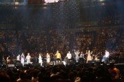 大阪城ホールで「FM802」20周年ライブ－桑田佳祐さんサプライズ出演も