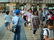 JR京橋駅で全面禁煙化を告知－大阪鉄道少年団がティッシュ配布
