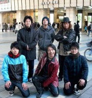 CATVの番組で京橋を紹介－お笑い芸人・本庄強さんらが街をブラブラ