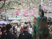 天満橋の公共空間で「能」のストリートライブ－「能離れ」食い止め狙う