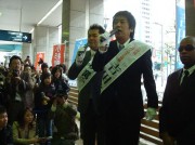 天満橋でブラマヨが緊急街頭演説－「ひらパー兄さん」懸け選挙へ