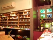 音響詩人とガラス作家がコラボ・ライブ－ビーズ専門店＆カフェで