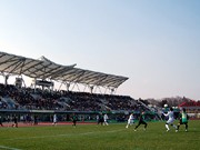 サッカー元日本代表チームとS.C.相模原が対戦－スタンド超満員に