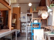 中央林間に週末営業のビンテージ雑貨店－オリジナル・リメーク商品も