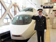 町田・小田急百貨店が「2012年福袋」－一日駅長体験、夜の水族館探検も
