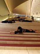 市民芸術館全体を使ってパフォーマンス・ツアー、信大のゼミとタッグ