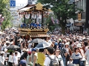 「信州まつもと大歌舞伎」開幕－地方公演恒例「お練り」で熱気に包まれる