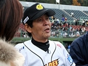 欽ちゃん球団がやってきた－松本市民球場で松商OBチームと対戦