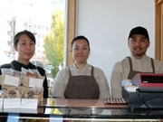 塩尻市役所近くにパティスリー＆カフェ－夫婦と妻の姉の3人で経営